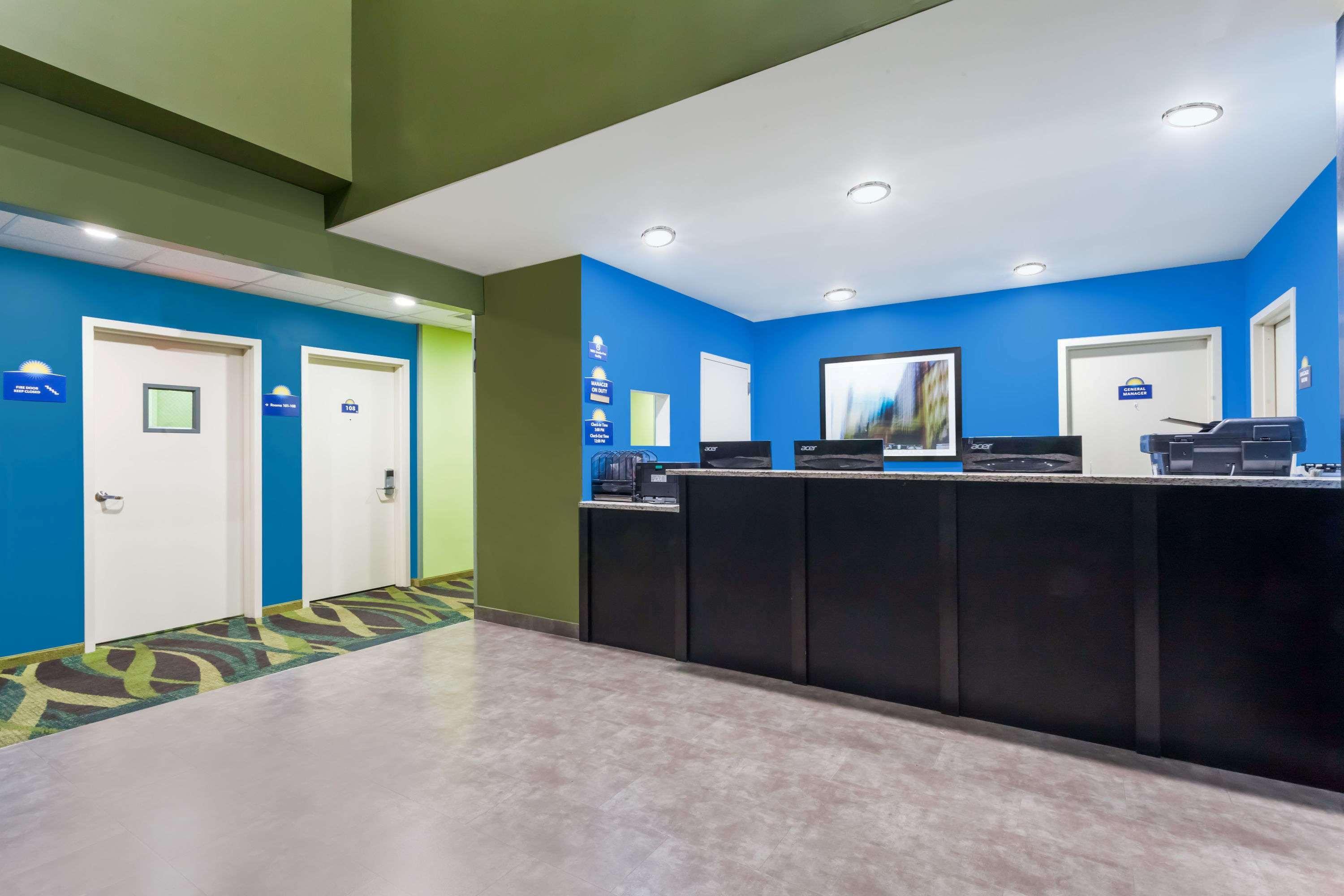 Days Inn & Suites By Wyndham Jamaica Jfk Airport New York Exterior foto