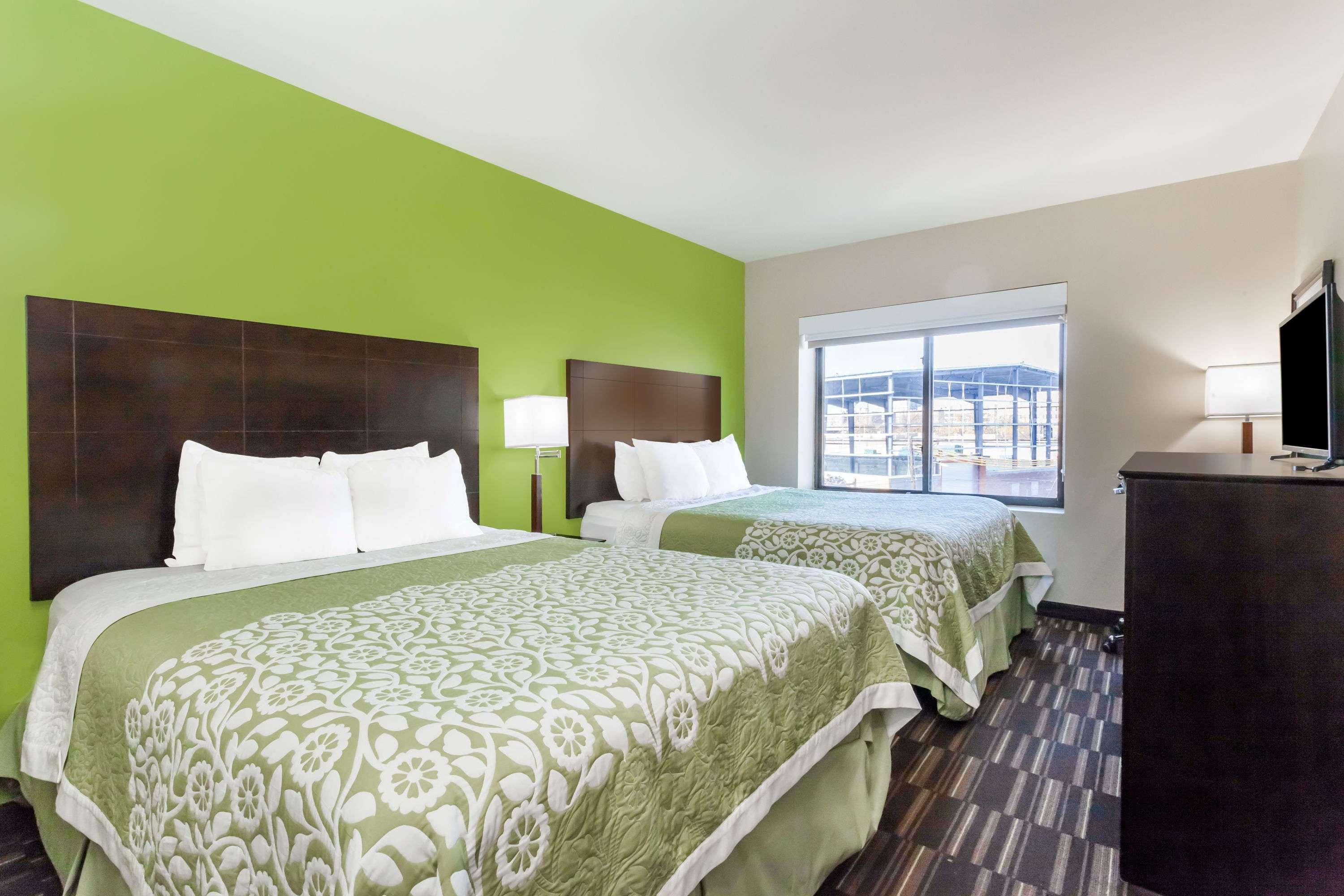 Days Inn & Suites By Wyndham Jamaica Jfk Airport New York Exterior foto