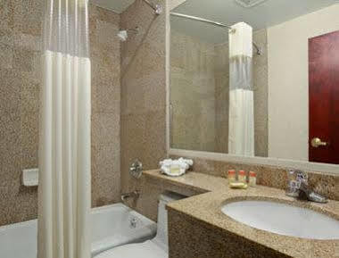 Days Inn & Suites By Wyndham Jamaica Jfk Airport New York Exterior foto